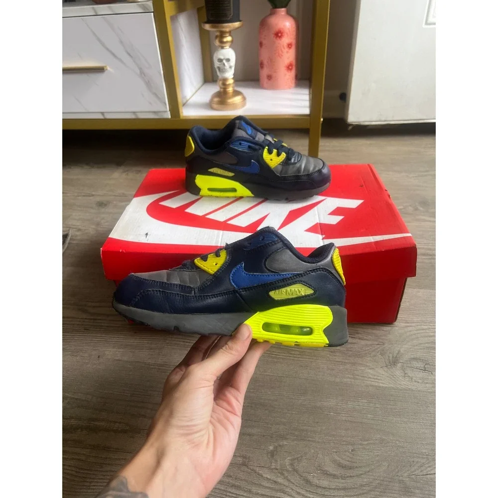 Nike size 5y